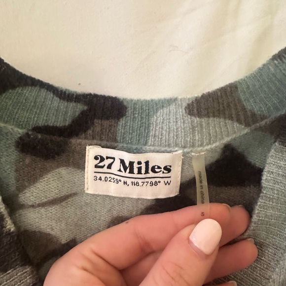 27 Miles Malibu Cashmere V Neck Sweater in Blue Camo - Picture 3 of 4